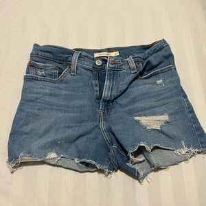 Levi’s 501 High Rise Distressed Jean Shorts in Medium Wash Size 27